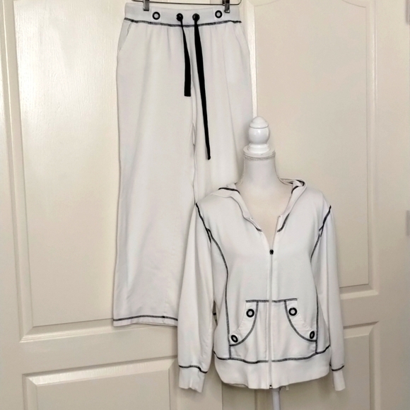 Vintage Cotton women's medium/large 2 piece athletic track suit white/navy trim - Picture 1 of 13